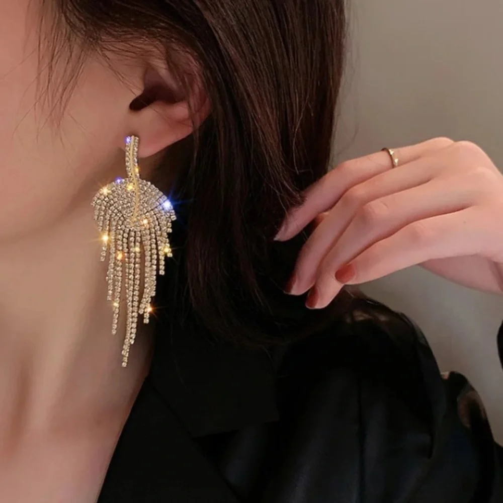 🌟 Gold Plated Rhinestone Leaves Earrings - Picture 3 of 5